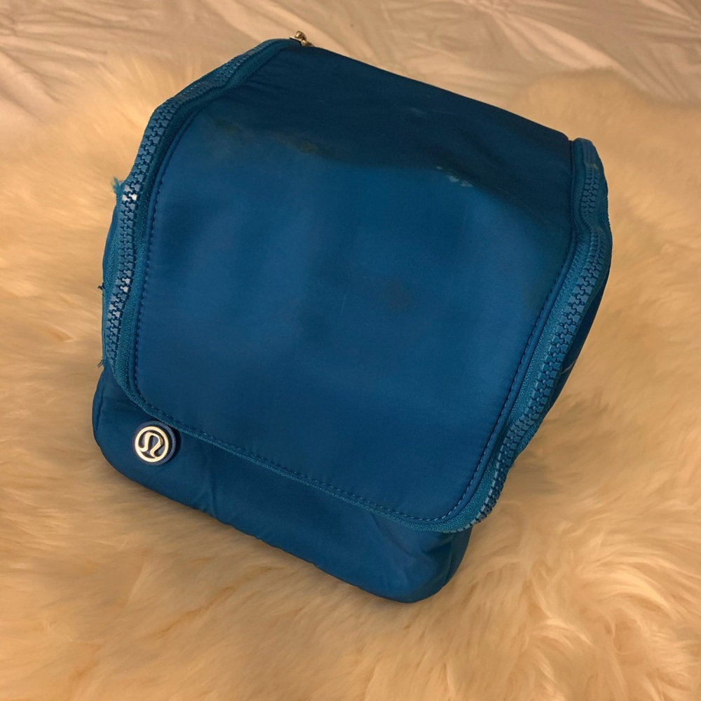 Lululemon Sink Shower Travel Kit